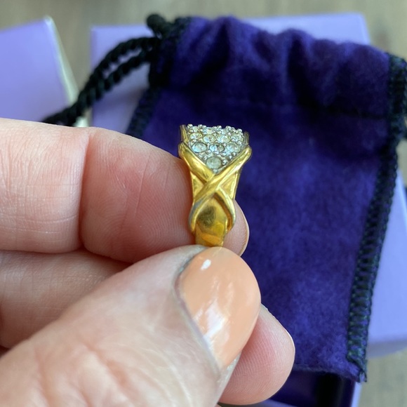 Elizabeth Taylor - Vintage Avon! Brilliance Ring - size 7 - Picture 5 of 7